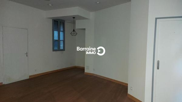 Location appartement entrepôt local commercial à Morlaix 30.52m²