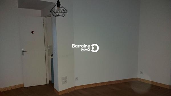 Location appartement entrepôt local commercial à Morlaix 30.52m²