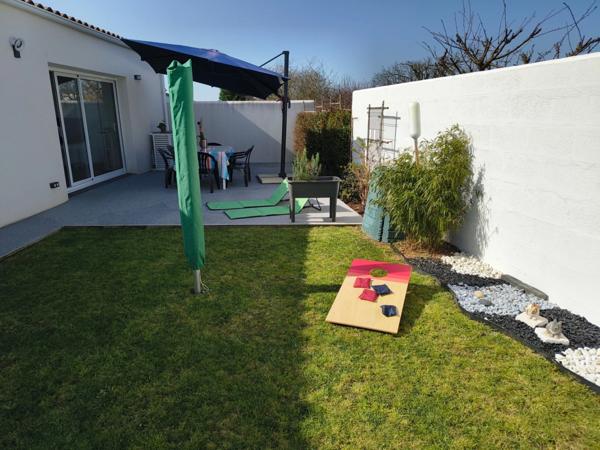 Echillais, Maison de plain-pied, 3 chambres état neuf.