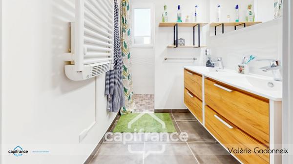 Echillais, Maison de plain-pied, 3 chambres état neuf.