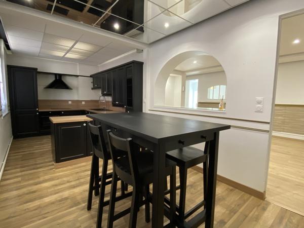 Lens (62300) A LOUER LENS HYPER CENTRE, APPART DE 160 M2 EN TRIPLEX -- 3 CHAMBRES