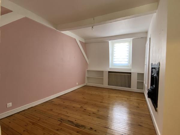 Lens (62300) A LOUER LENS HYPER CENTRE, APPART DE 160 M2 EN TRIPLEX -- 3 CHAMBRES