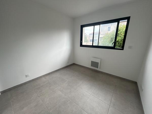 Maison neuve T4 avec piscine au calme, en plein centre de Narbonne