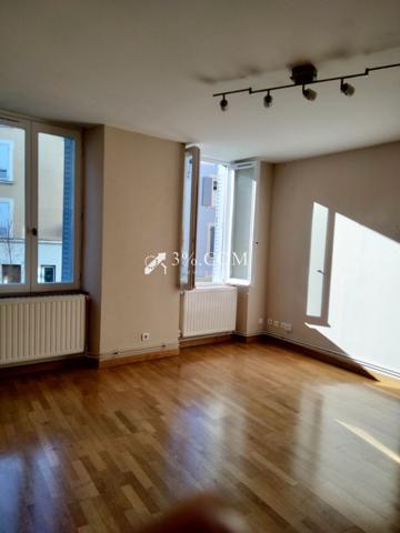 Immeuble avec 3 appartements + local commerciale de 75m2  Valence (26000)