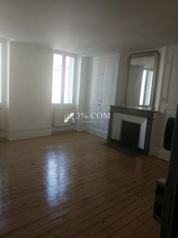Immeuble avec 3 appartements + local commerciale de 75m2  Valence (26000)