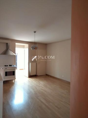 Immeuble avec 3 appartements + local commerciale de 75m2  Valence (26000)