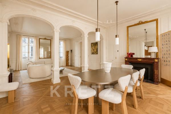 Élégant appartement traversant au coeur de Saint-Germain-des-Prés