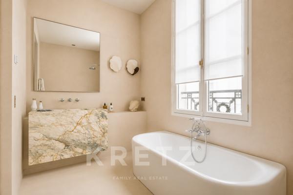 Élégant appartement traversant au coeur de Saint-Germain-des-Prés