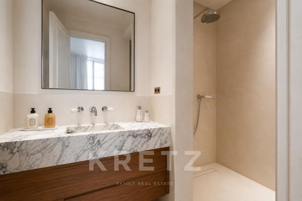 Élégant appartement traversant au coeur de Saint-Germain-des-Prés