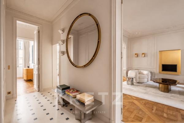 Élégant appartement traversant au coeur de Saint-Germain-des-Prés