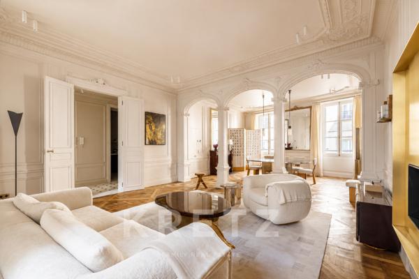 Élégant appartement traversant au coeur de Saint-Germain-des-Prés