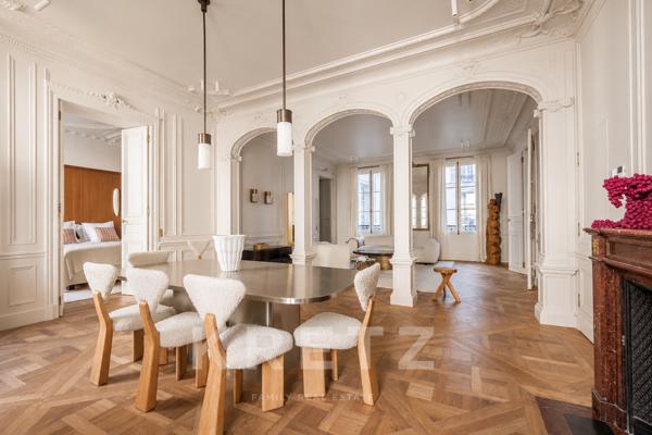 Élégant appartement traversant au coeur de Saint-Germain-des-Prés
