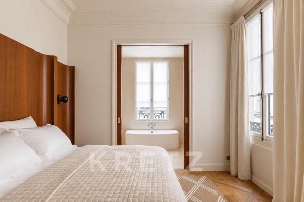 Élégant appartement traversant au coeur de Saint-Germain-des-Prés