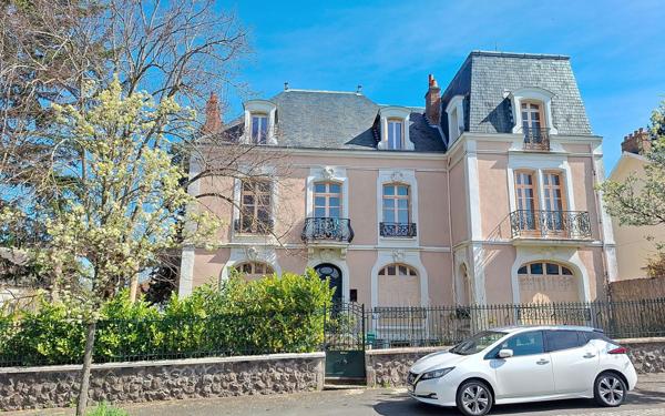 Maison à vendre    12 pièces • 311 m2 Néris-les-Bains