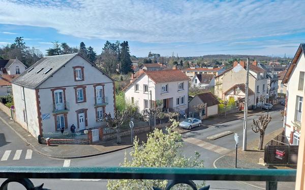 Maison à vendre    12 pièces • 311 m2 Néris-les-Bains