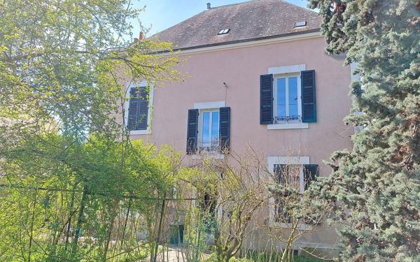 Maison à vendre    12 pièces • 311 m2 Néris-les-Bains