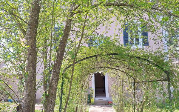 Maison à vendre    12 pièces • 311 m2 Néris-les-Bains