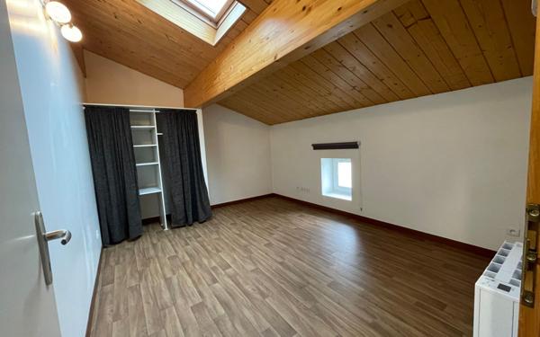 Appartement à louer    4 pièces • 96,28 m2 Soucieu-en-Jarrest