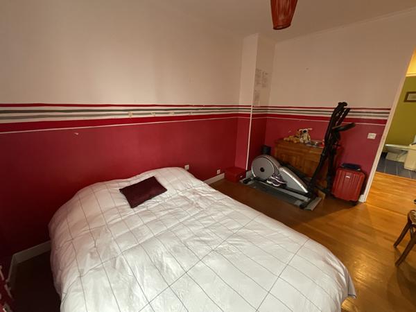 Maison à 7min gare / séjour cheminée / 4 chambres / grand jardin / sous sol total et garage