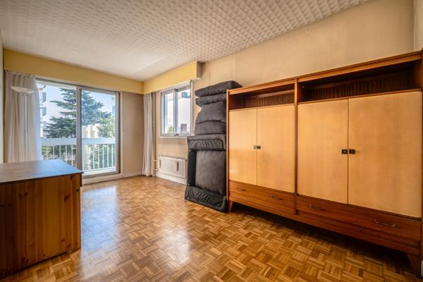 5 pièces 105 m² - double balcon - parking - cave