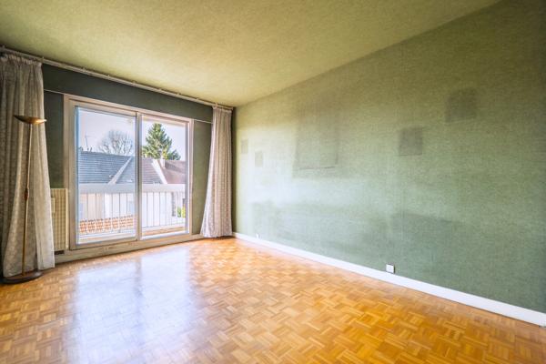 5 pièces 105 m² - double balcon - parking - cave