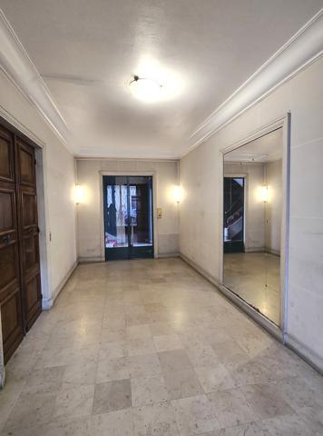 Appartement
         4 pièces
        - 83 m² 610 000 € *