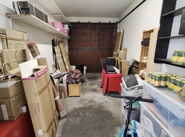 Appartement
         4 pièces
        - 83 m² 610 000 € *