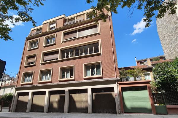 Appartement
         4 pièces
        - 83 m² 610 000 € *