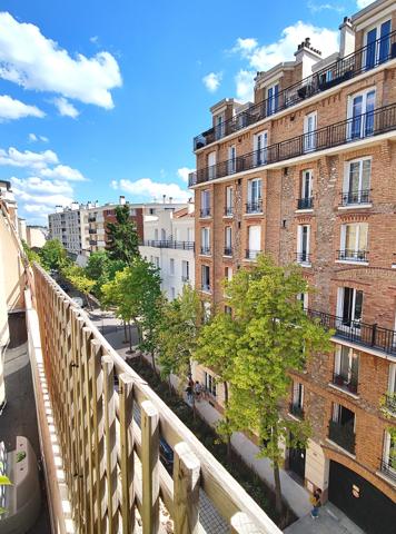 Appartement
         4 pièces
        - 83 m² 610 000 € *