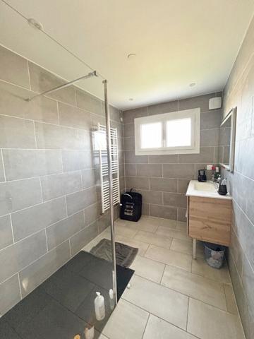 Maison 5 pièces avec garage sur 617m² de terrain hors couloir aérien