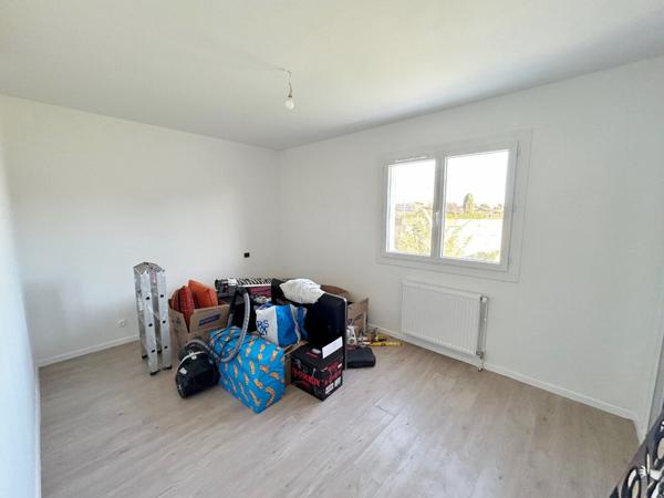 Maison 5 pièces avec garage sur 617m² de terrain hors couloir aérien