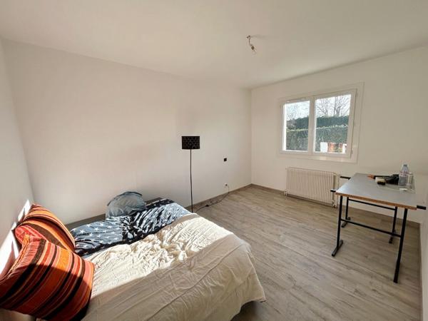 Maison 5 pièces avec garage sur 617m² de terrain hors couloir aérien