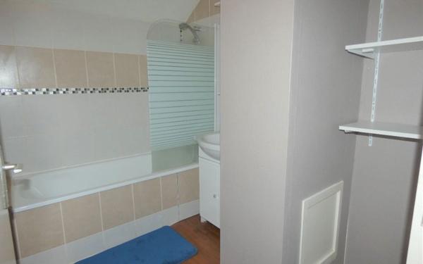 Appartement à louer    2 pièces •  Saint-Genis-Laval