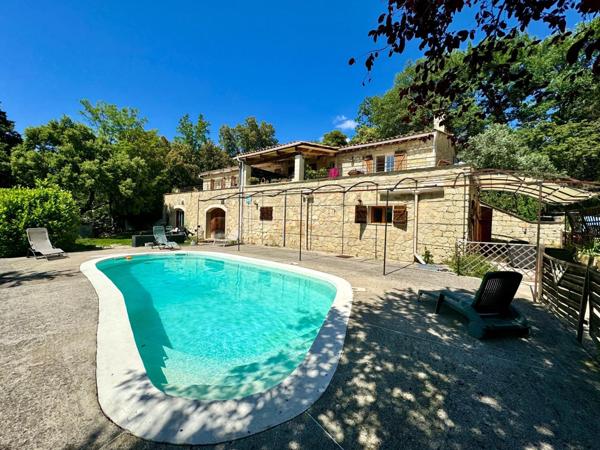 Maison de 225m² sur terrain de 2106m² avec piscine