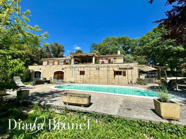 Maison de 225m² sur terrain de 2106m² avec piscine