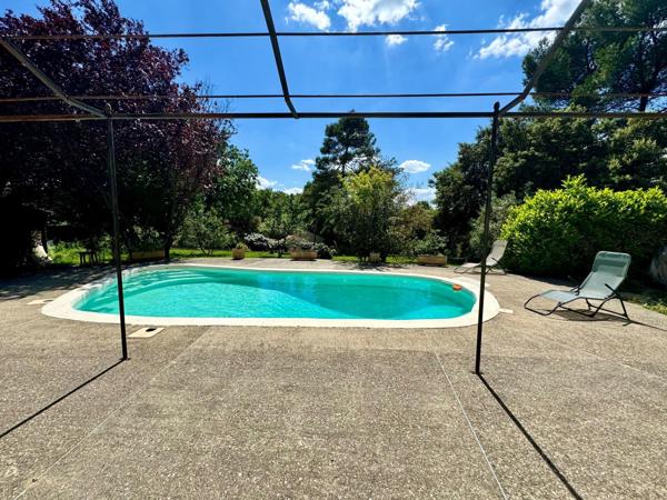 Maison de 225m² sur terrain de 2106m² avec piscine