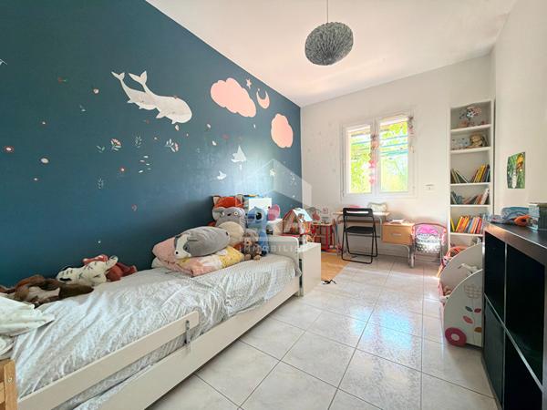 A VENDRE 13610 LE PUY STE REPARADE MAISON TYPE 6 PIECES D'ENVIRON 151M² AVEC DOUBLE GARAGE, PISCINE ET JARDIN