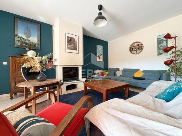 A VENDRE 13610 LE PUY STE REPARADE MAISON TYPE 6 PIECES D'ENVIRON 151M² AVEC DOUBLE GARAGE, PISCINE ET JARDIN