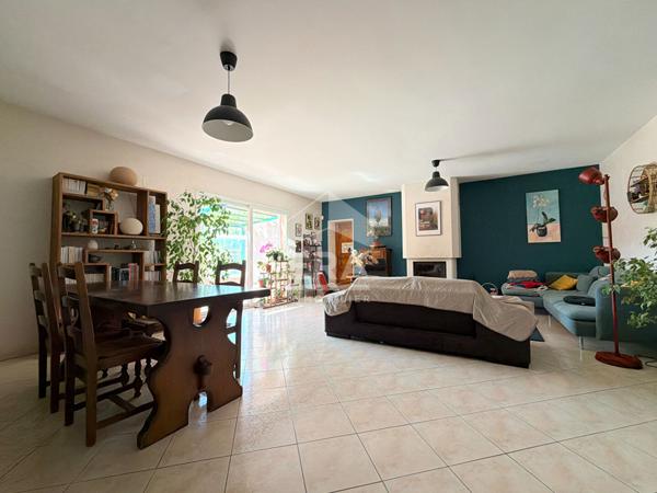 A VENDRE 13610 LE PUY STE REPARADE MAISON TYPE 6 PIECES D'ENVIRON 151M² AVEC DOUBLE GARAGE, PISCINE ET JARDIN