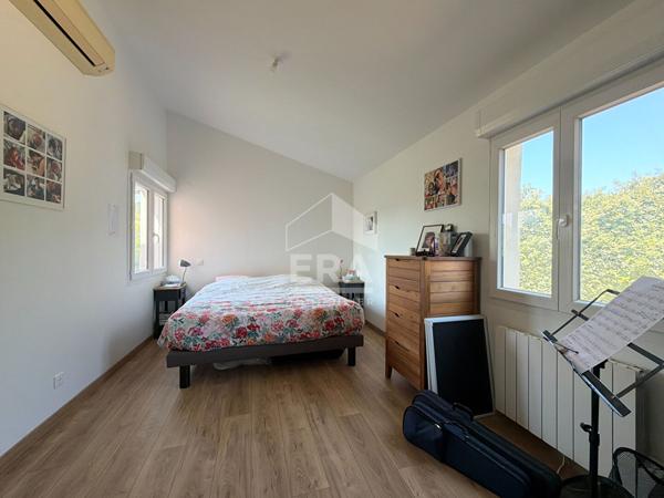 A VENDRE 13610 LE PUY STE REPARADE MAISON TYPE 6 PIECES D'ENVIRON 151M² AVEC DOUBLE GARAGE, PISCINE ET JARDIN