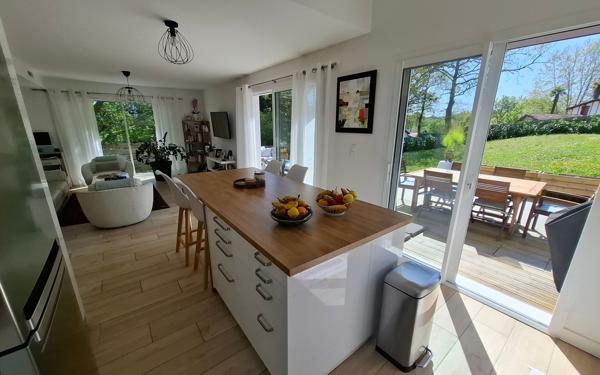 Maison à vendre    5 pièces •  Urcuit