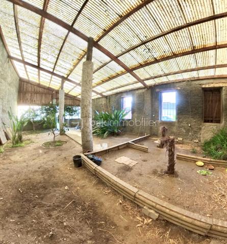 Terrain de 1 098 m²