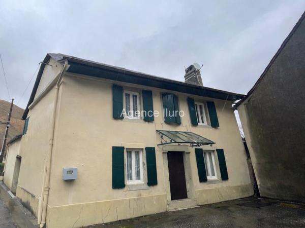 Maison - Proximite oloron-sainte-marie - Réf.:205383 SPECIAL INVESTISSEURS - CHARMANTE PETITE MAISON DE VILLAGE AVEC JARDINET ET DEPENDANCE - LOUEE 350 €