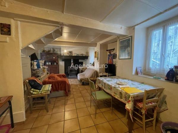 Maison - Proximite oloron-sainte-marie - Réf.:205383 SPECIAL INVESTISSEURS - CHARMANTE PETITE MAISON DE VILLAGE AVEC JARDINET ET DEPENDANCE - LOUEE 350 €