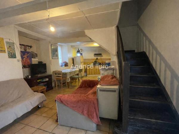 Maison - Proximite oloron-sainte-marie - Réf.:205383 SPECIAL INVESTISSEURS - CHARMANTE PETITE MAISON DE VILLAGE AVEC JARDINET ET DEPENDANCE - LOUEE 350 €