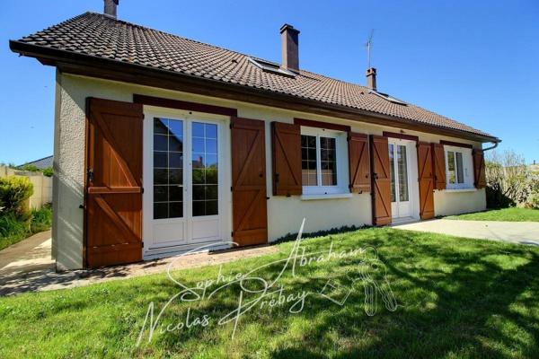 Maison de 7 pièces, 5 chambres, garage et jardin. Proche des écoles et des commerces !