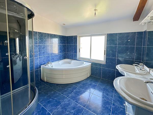 Location maison Castelmayran - 6 pièce(s) - 299 m² - 1 200 €/mois