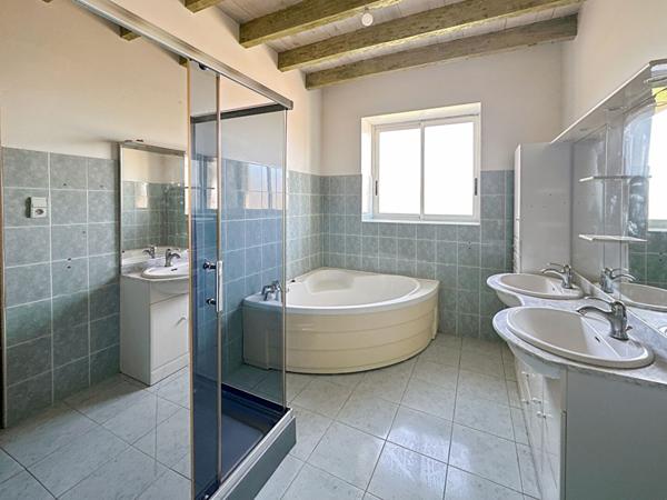 Location maison Castelmayran - 6 pièce(s) - 299 m² - 1 200 €/mois