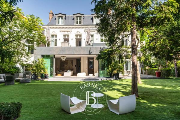 Paris 16ème, Hôtel particulier 8 Chambres -  499 m² à vendre