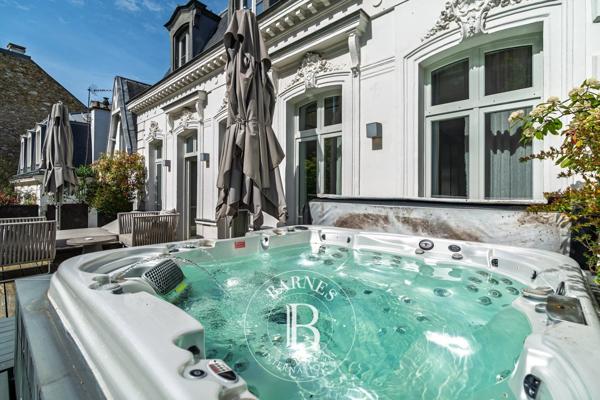 Paris 16ème, Hôtel particulier 8 Chambres -  499 m² à vendre